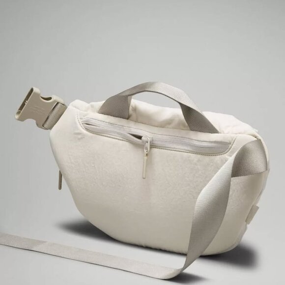 Lululemon Curved Crossbody Bag with Top Handle 3L in White Opal, BNWT - Picture 4 of 8